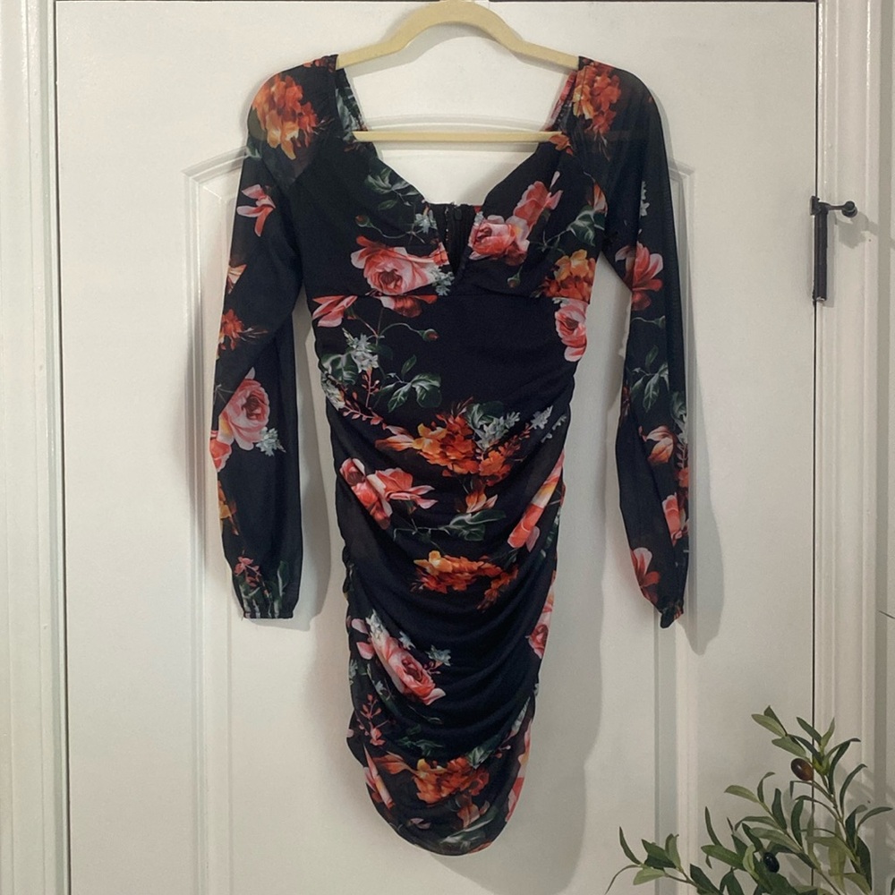 H18 Guess Long Sleeve Elegant floral body con ruched short dress NWOT XS